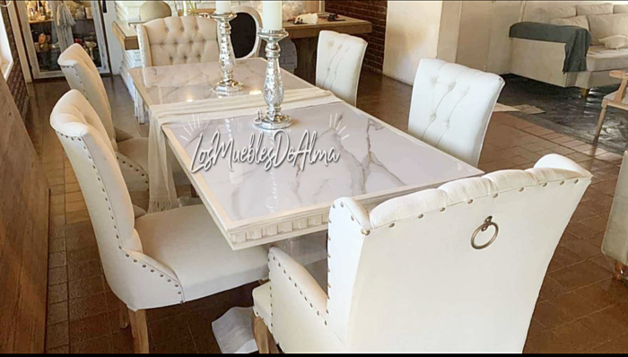 Mesa Resto con Faldon Porcelanato Sillas Capitone y Dos Punteros Versage - Imagen 3